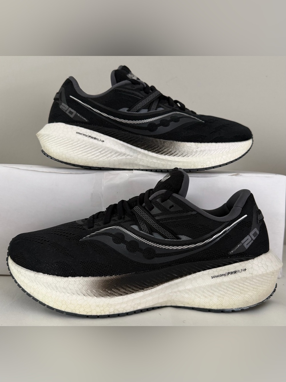 Saucony Triumph 20 Womens Size 10 Black White Athletic Running Shoes Sneakers